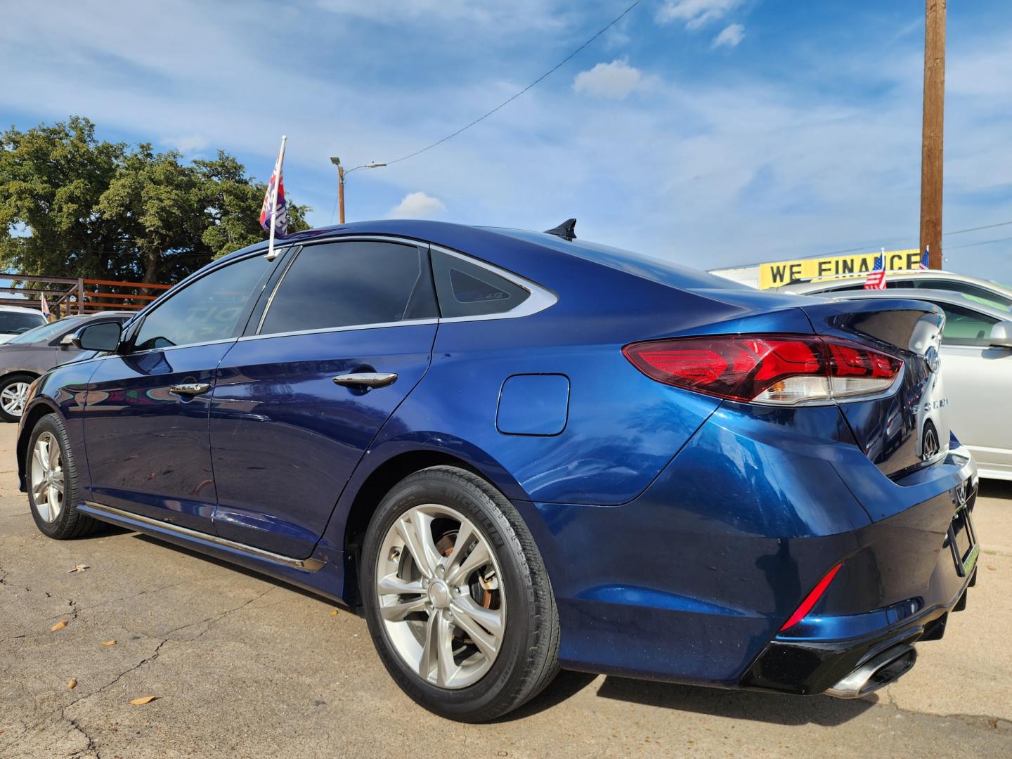 2018 BLUE Hyundai Sonata Sport (5NPE34AF7JH) with an 2.4L L4 DOHC 16V engine, 6A transmission, located at 2660 S.Garland Avenue, Garland, TX, 75041, (469) 298-3118, 32.885551, -96.655602 - Welcome to DallasAutos4Less, one of the Premier BUY HERE PAY HERE Dealers in the North Dallas Area. We specialize in financing to people with NO CREDIT or BAD CREDIT. We need proof of income, proof of residence, and a ID. Come buy your new car from us today!! This is a Very clean 2018 HYUNDAI SON - Photo#5